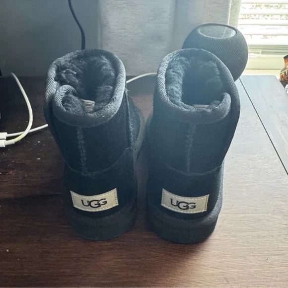 UGG Black Suede Boots KIDS - Picture 3 of 5